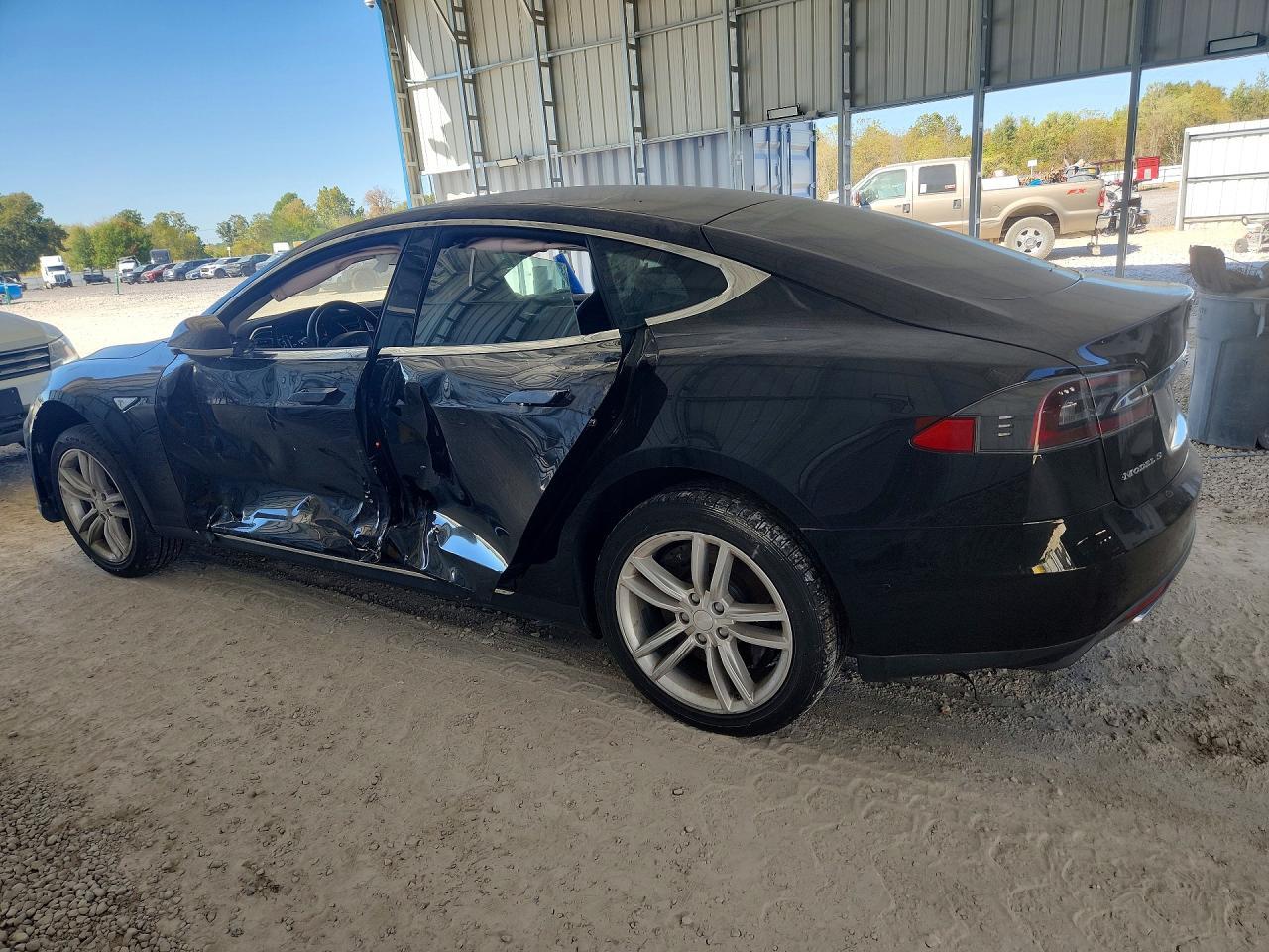 2015 Tesla Model S 85 - Image 2