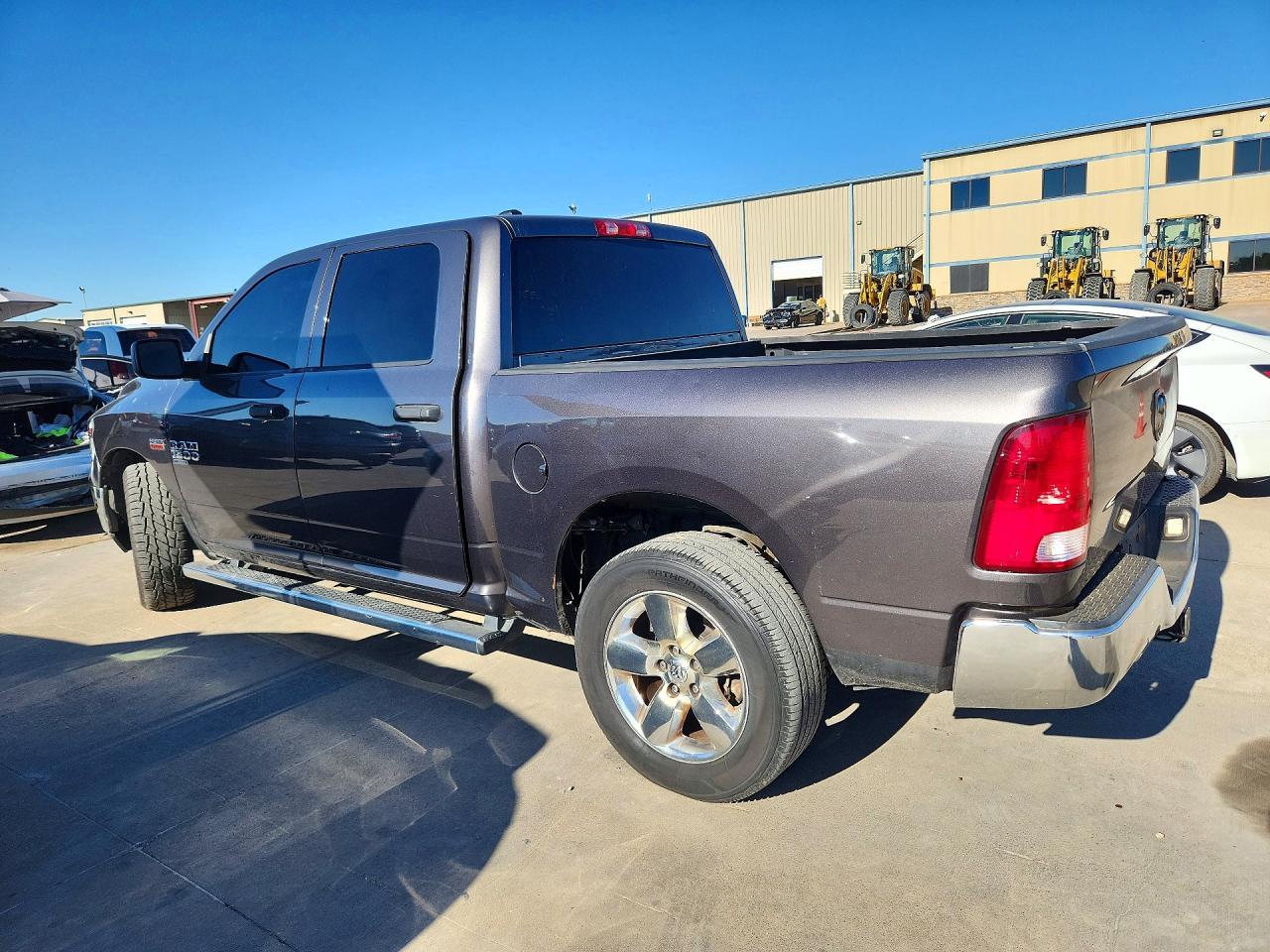2019 Ram 1500 Classic Tradesman - Фото 2