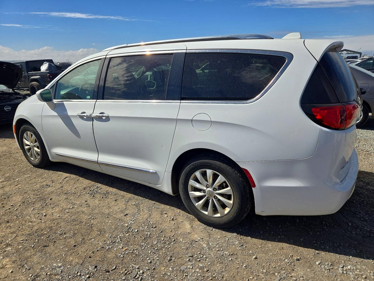 2019 Chrysler Pacifica Touring L - Image 2