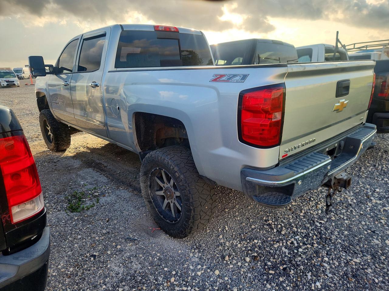 2015 Chevrolet Silverado K2500 Heavy Duty Ltz - Image 2