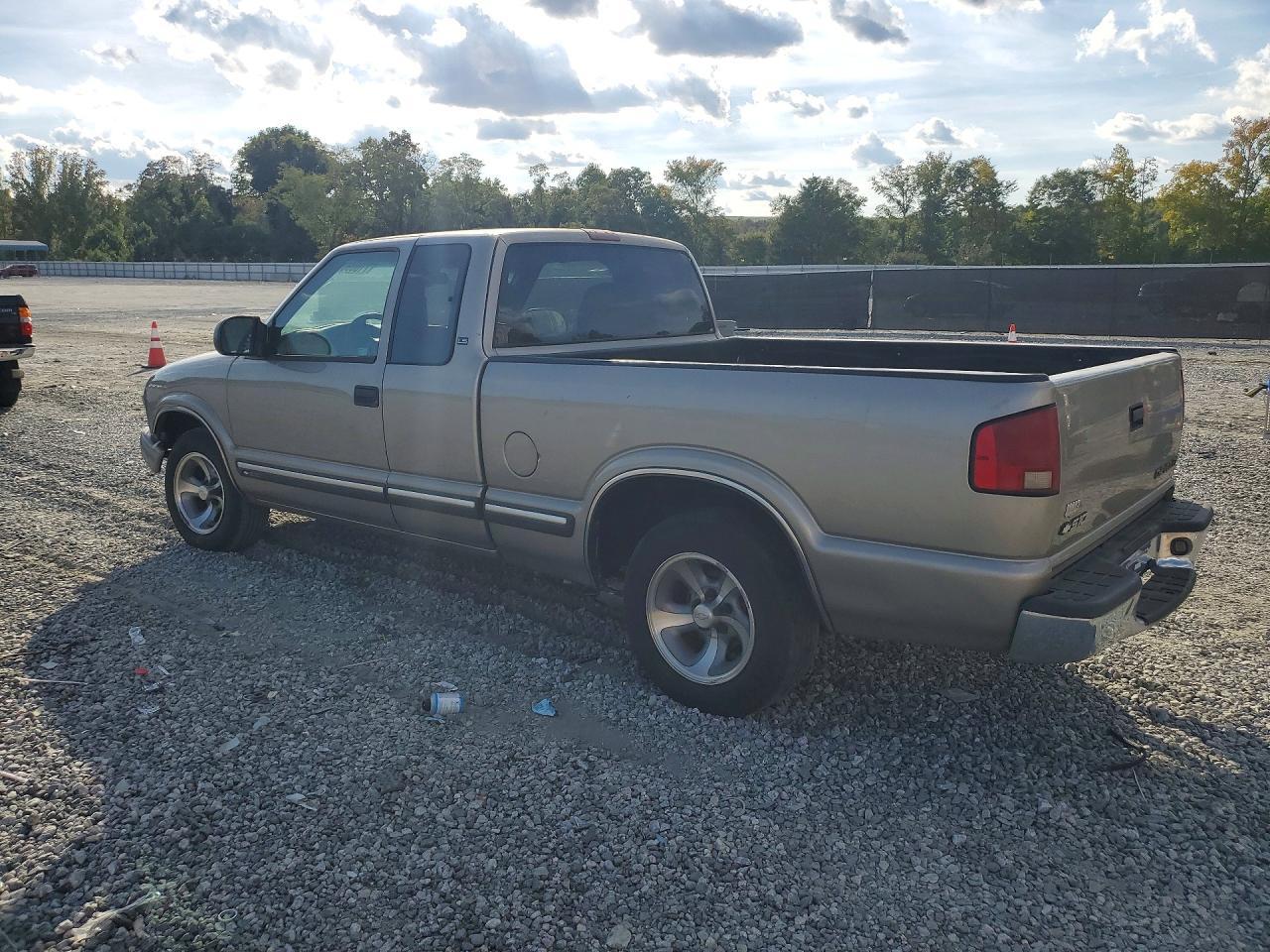 2000 Chevrolet S Truck S10 - Image 2