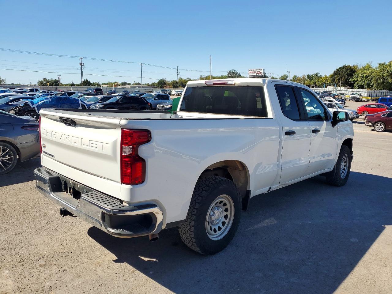 2023 Chevrolet Silverado C1500 - Фото 3