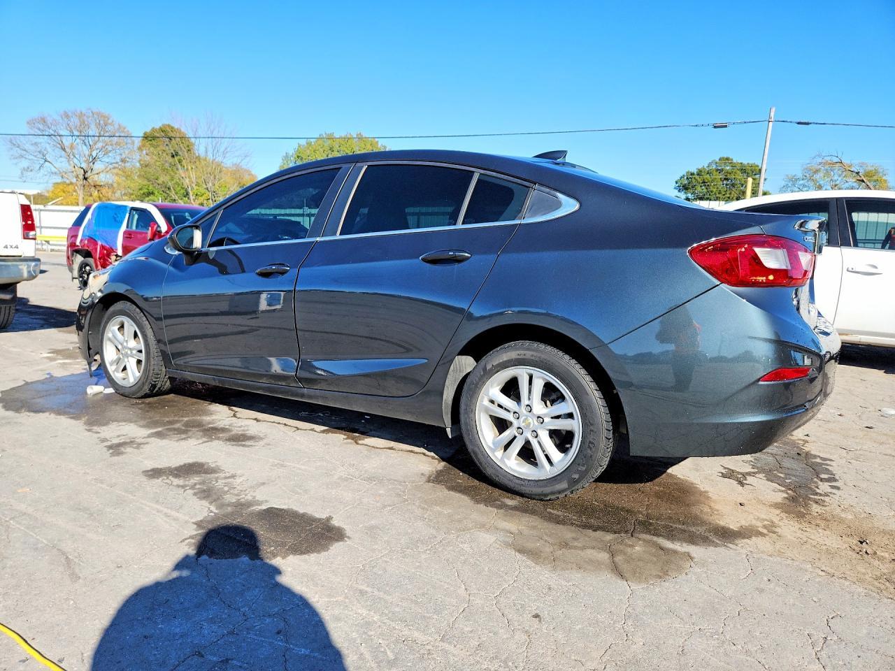 2018 Chevrolet Cruze Lt - Image 2