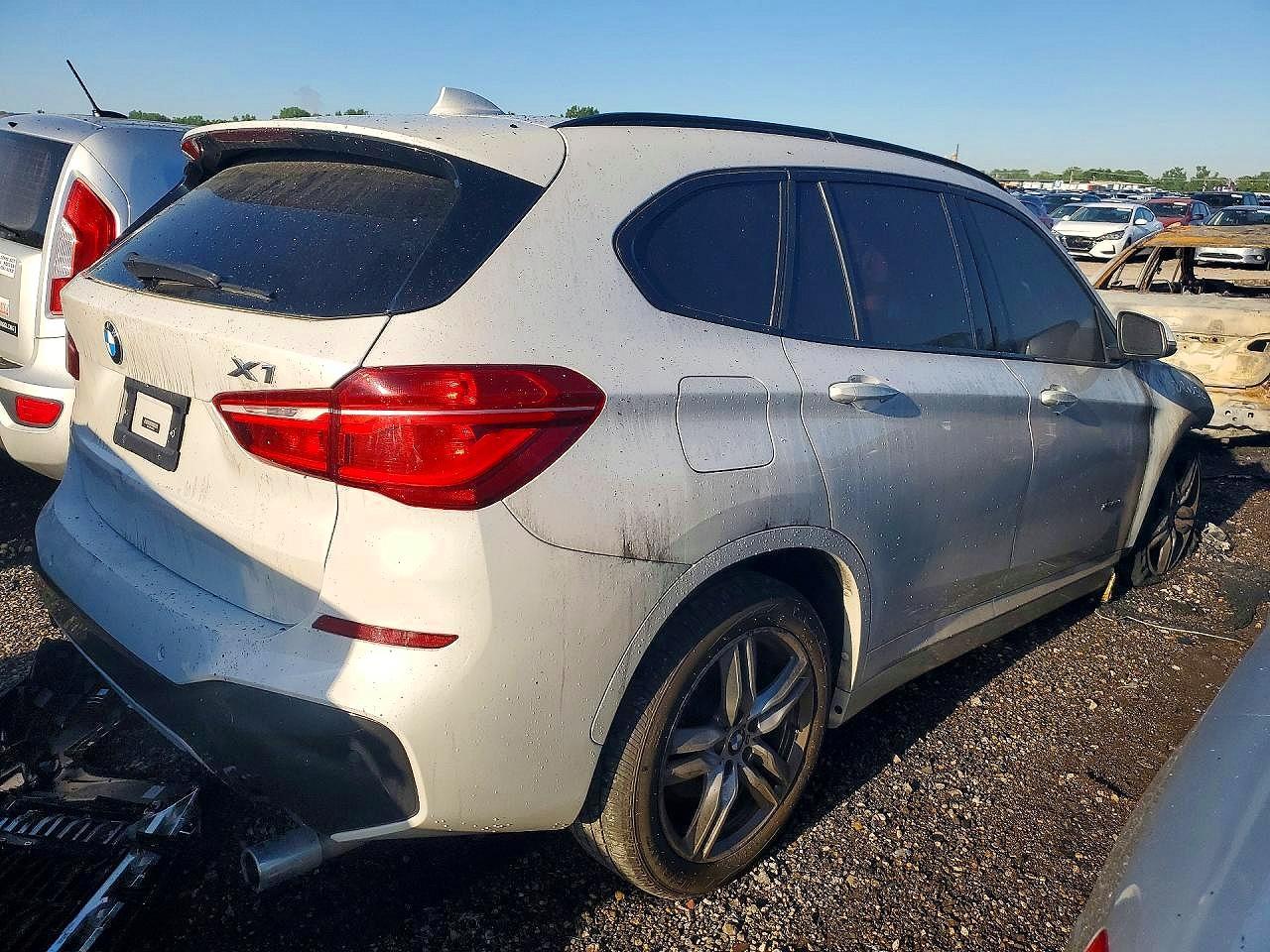 2017 BMW X1 Sdrive28I - Фото 3