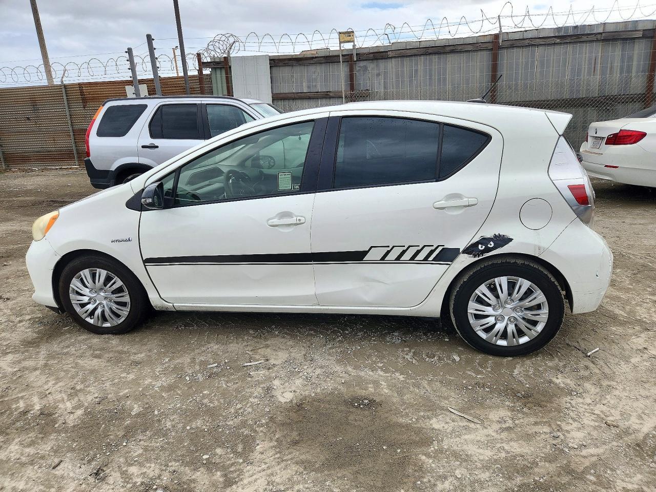 2013 Toyota Prius C Three - Фото 2