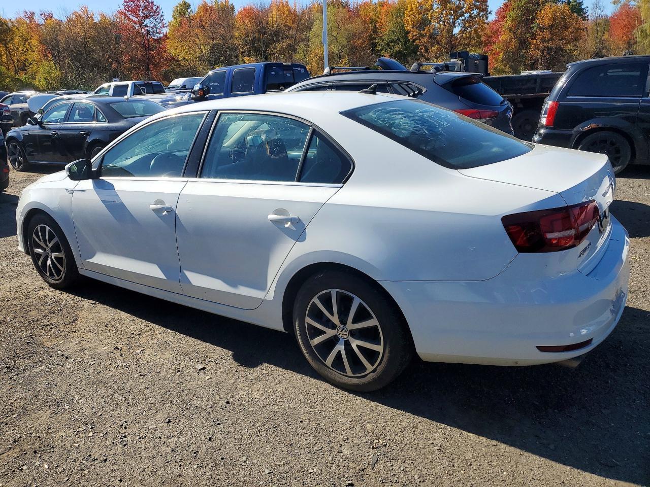 2017 Volkswagen Jetta Se - Image 2