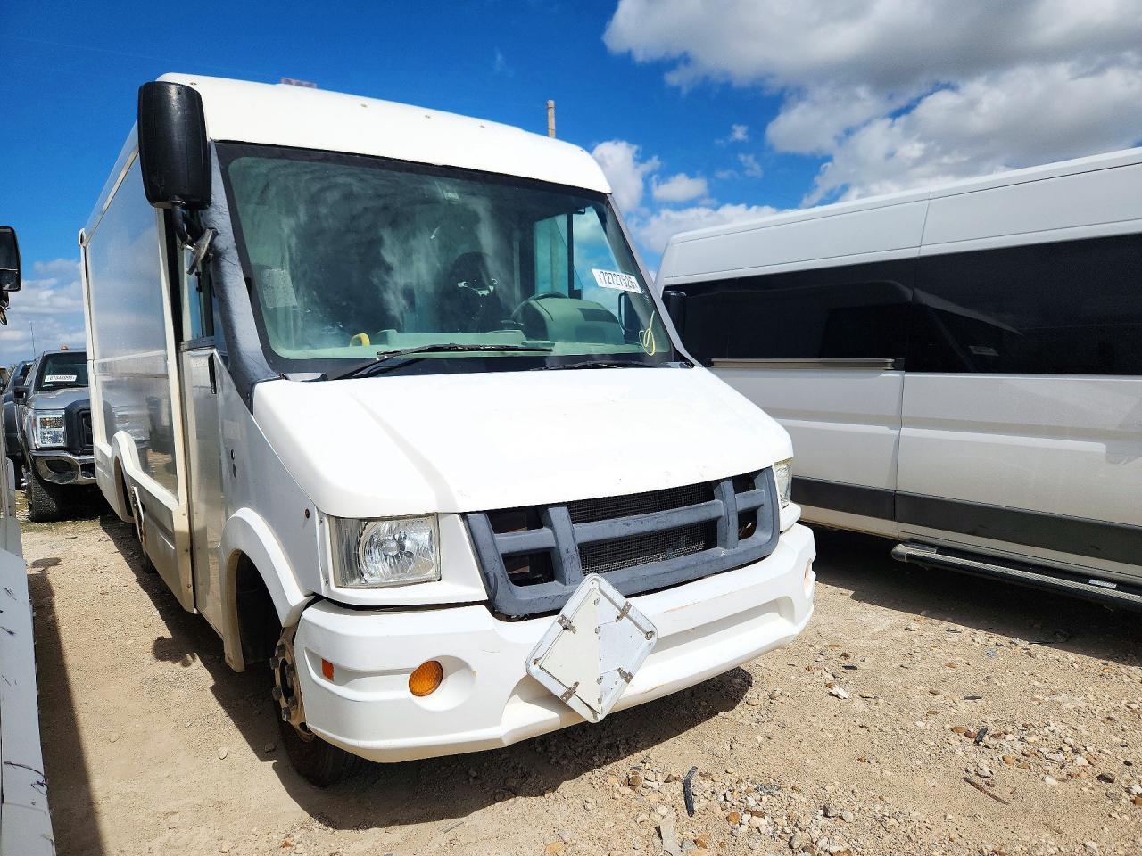 2016 Isuzu Npr - Delivery Van - Фото 4