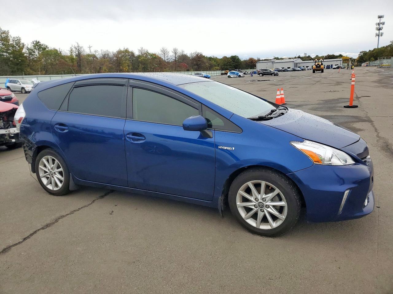 2013 Toyota Prius V Two - Фото 4