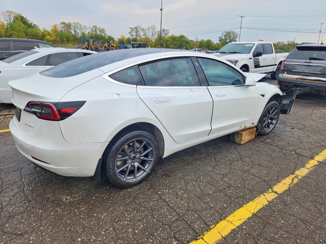 2020 Tesla Model 3 - Фото 3