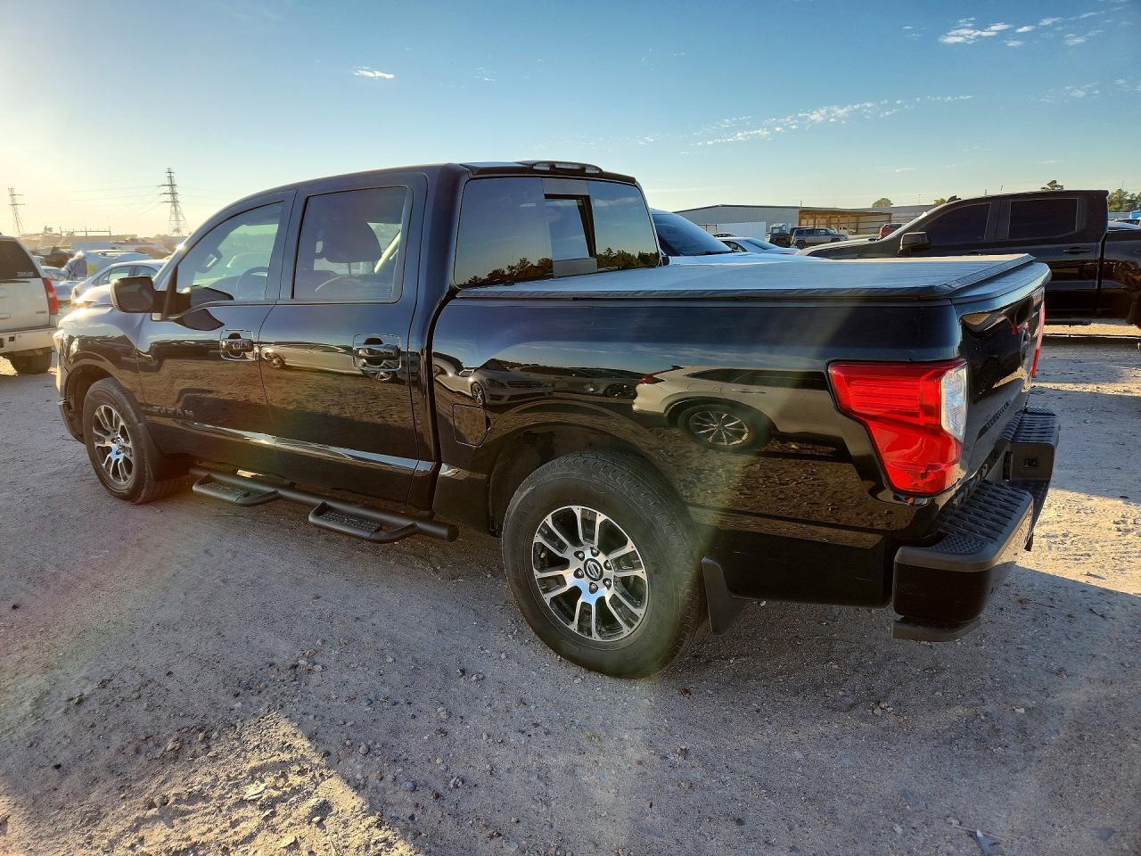 2021 Nissan Titan Sv - Фото 2