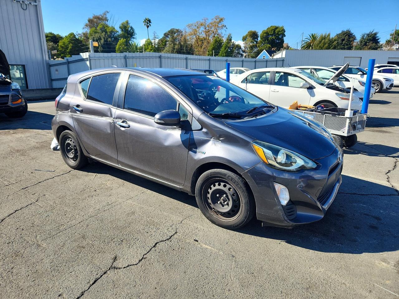 2016 Toyota Prius C One - Image 4