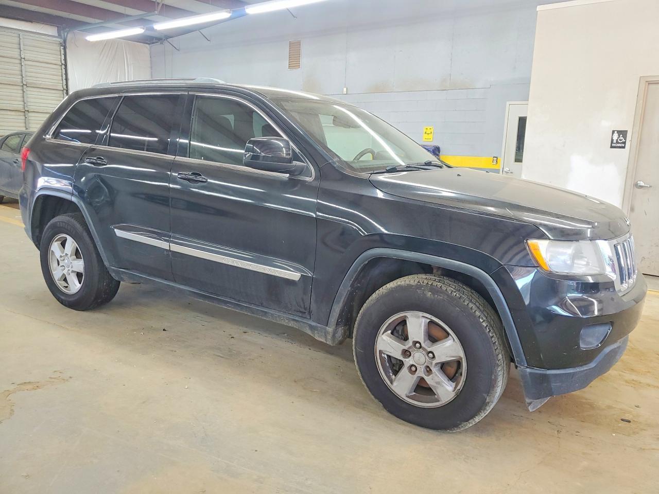 2012 Jeep Grand Cherokee Laredo - Image 4