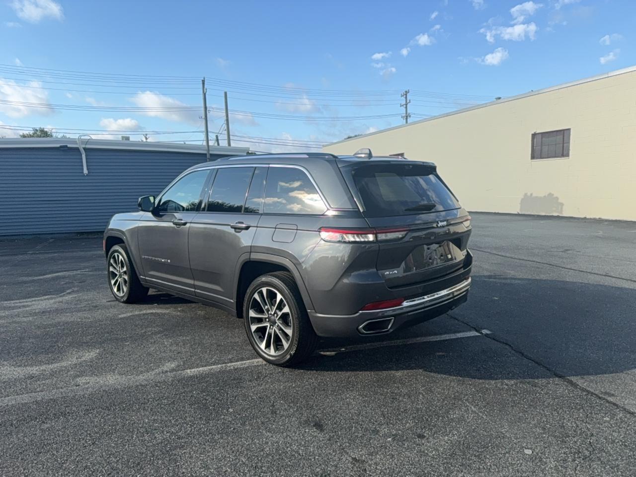 2022 Jeep Grand Cherokee Overland - Image 3