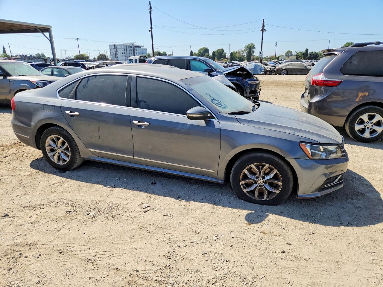 2016 Volkswagen Passat S - Фото 4