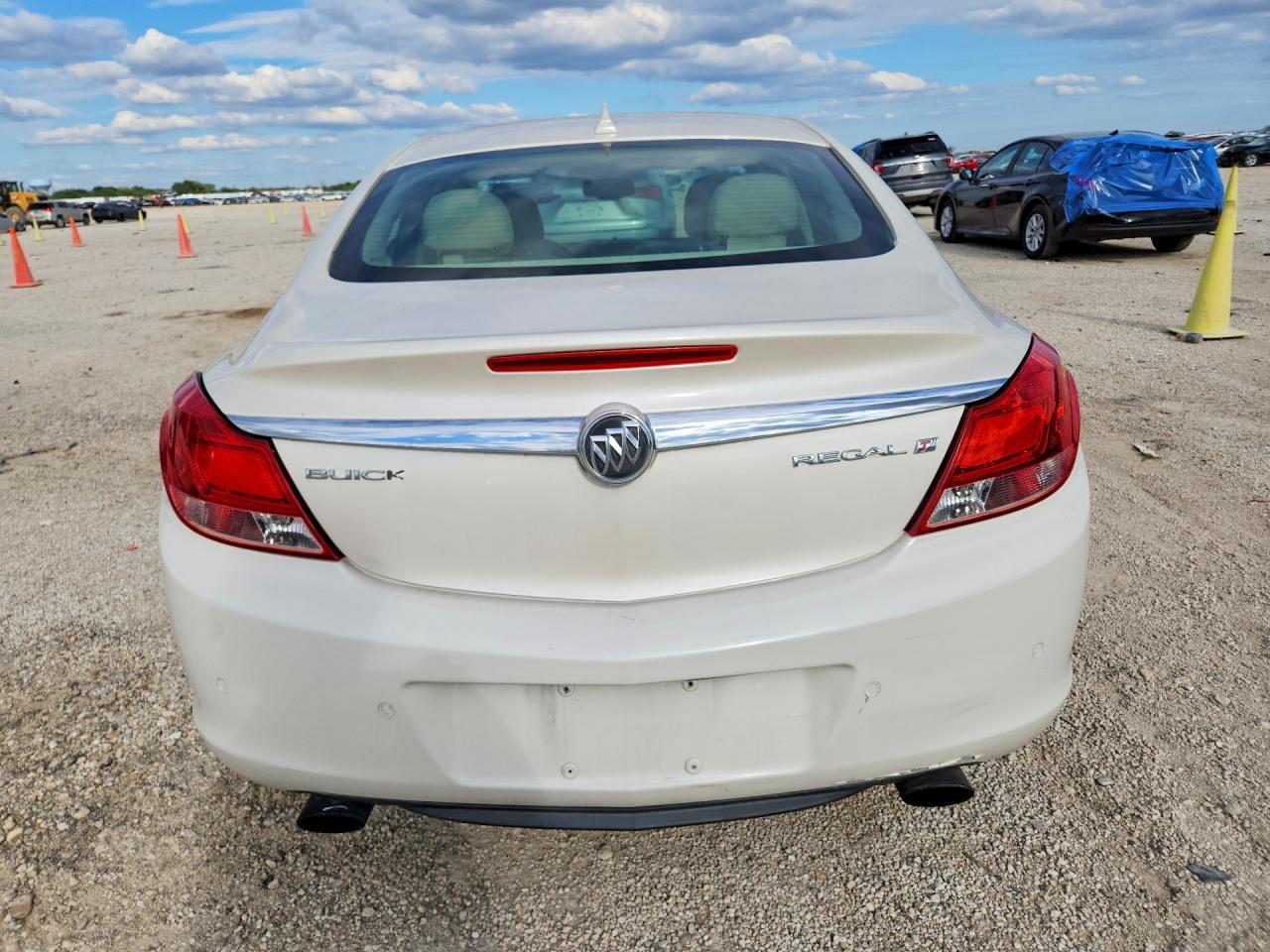 2013 Buick Regal Premium - Image 6