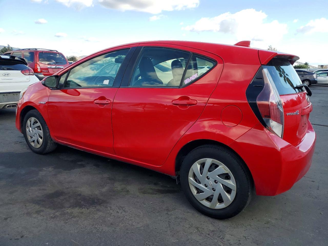 2015 Toyota Prius C One - Фото 2