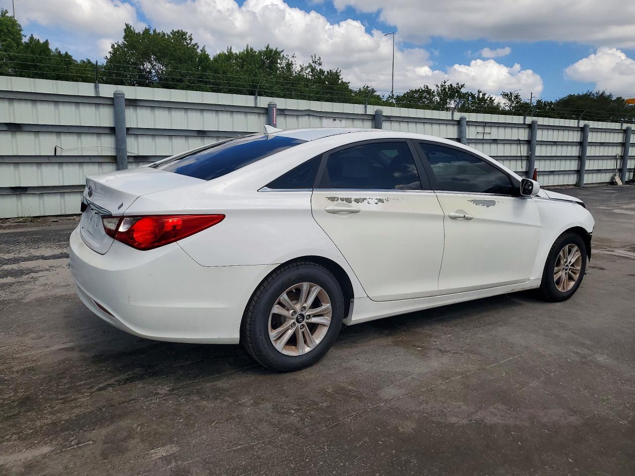 2013 Hyundai Sonata Gls - Image 3
