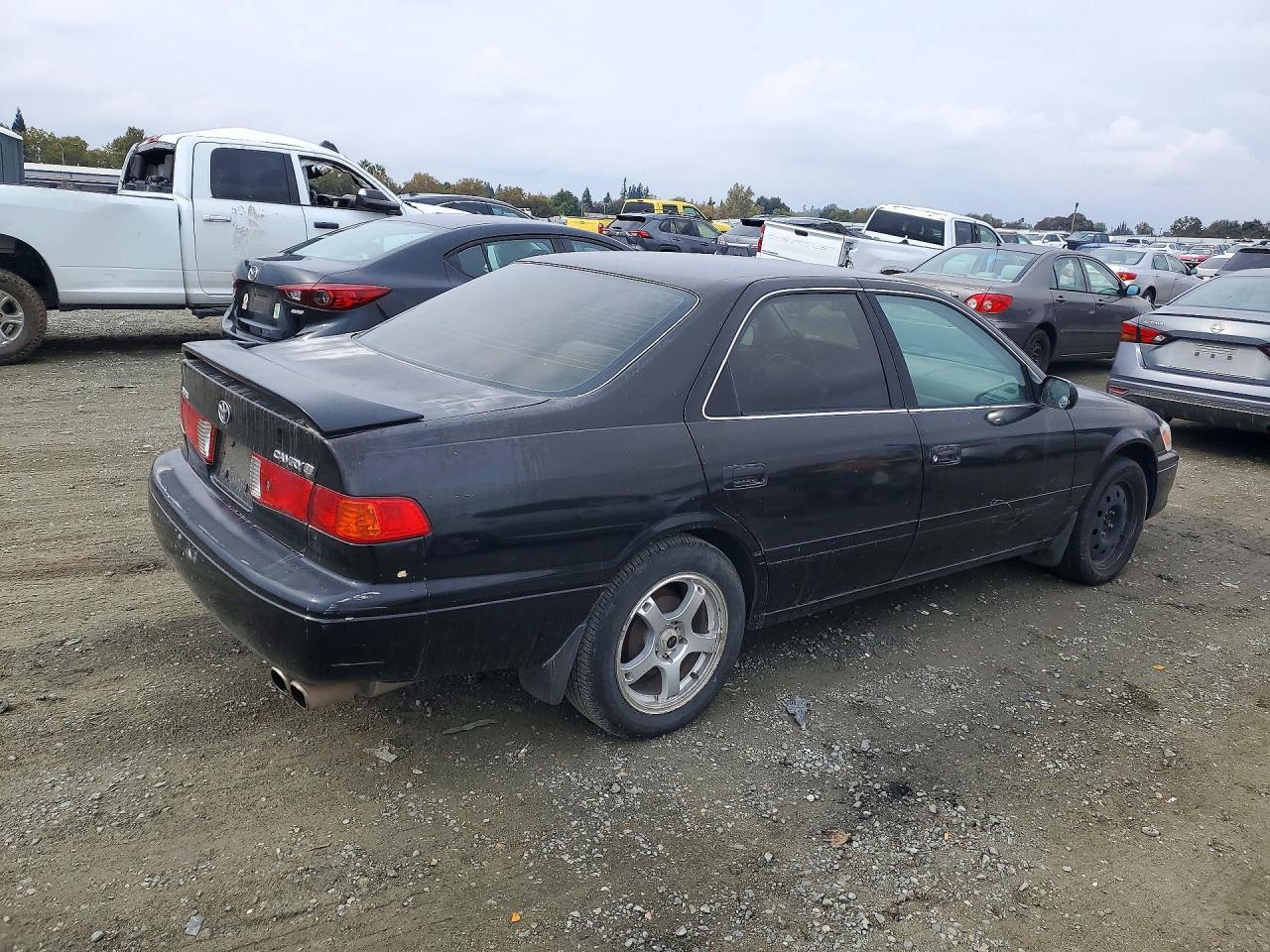 2000 Toyota Camry Le - Image 3