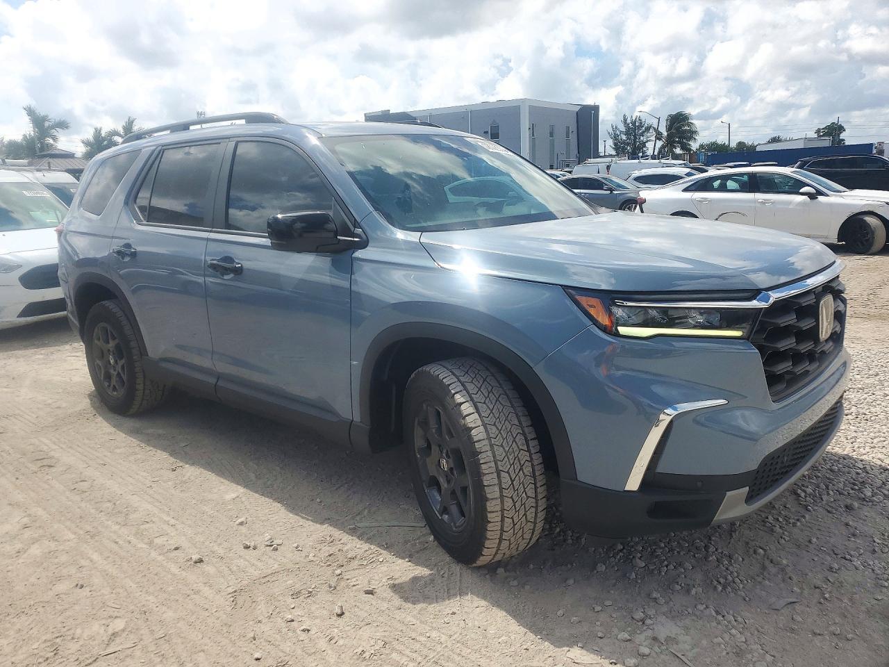 2025 Honda Pilot Trailsport - Image 4