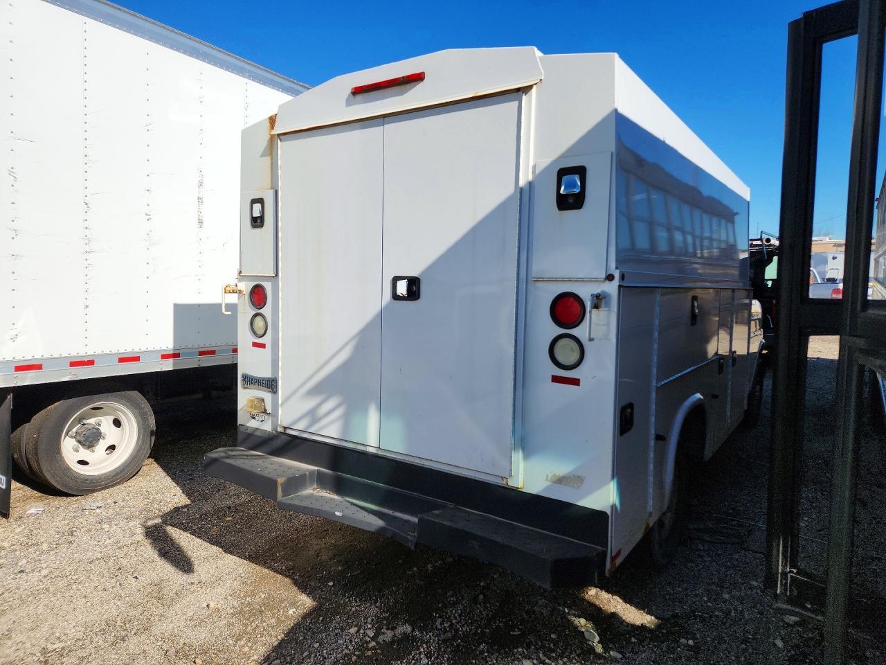 2017 Chevrolet Express G3500 - Фото 3