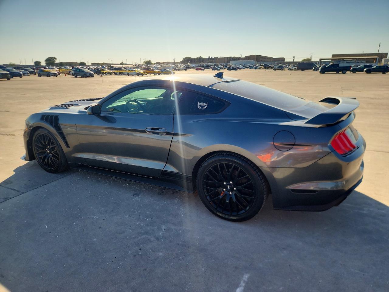 2020 Ford Mustang Gt - Фото 2