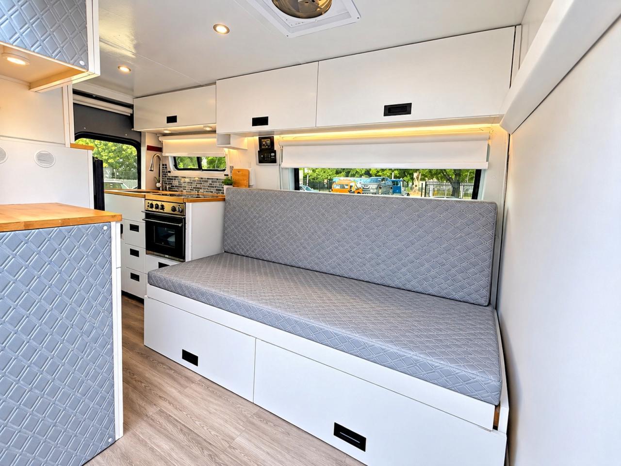 2018 Mercedes-Benz Sprinter 2500 - Image 6