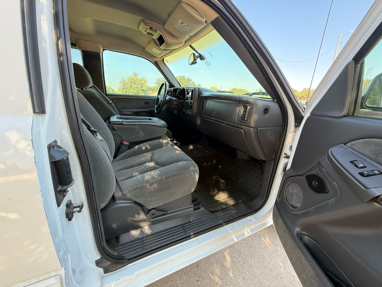 2003 Chevrolet Silverado C1500 - Image 5