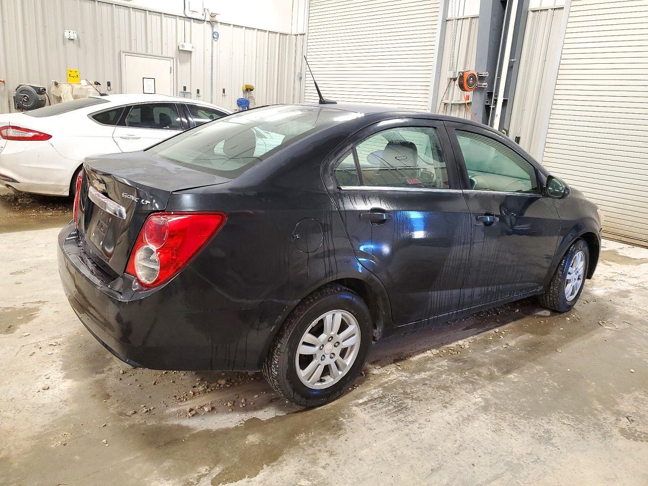 2014 Chevrolet Sonic Lt - Image 3