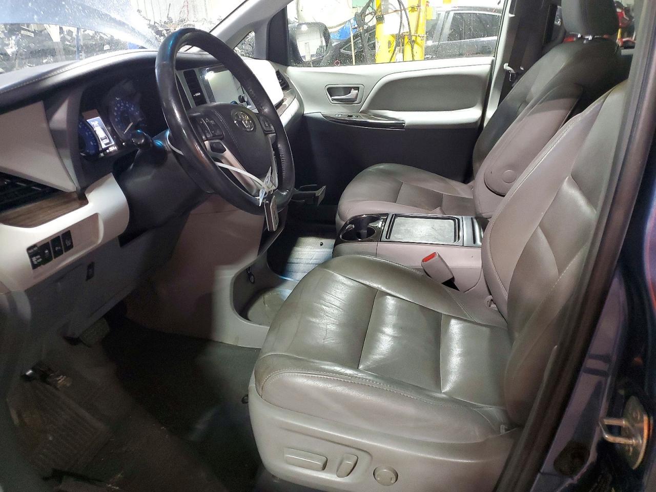 2017 Toyota Sienna Xle 8-Passenger - Image 7
