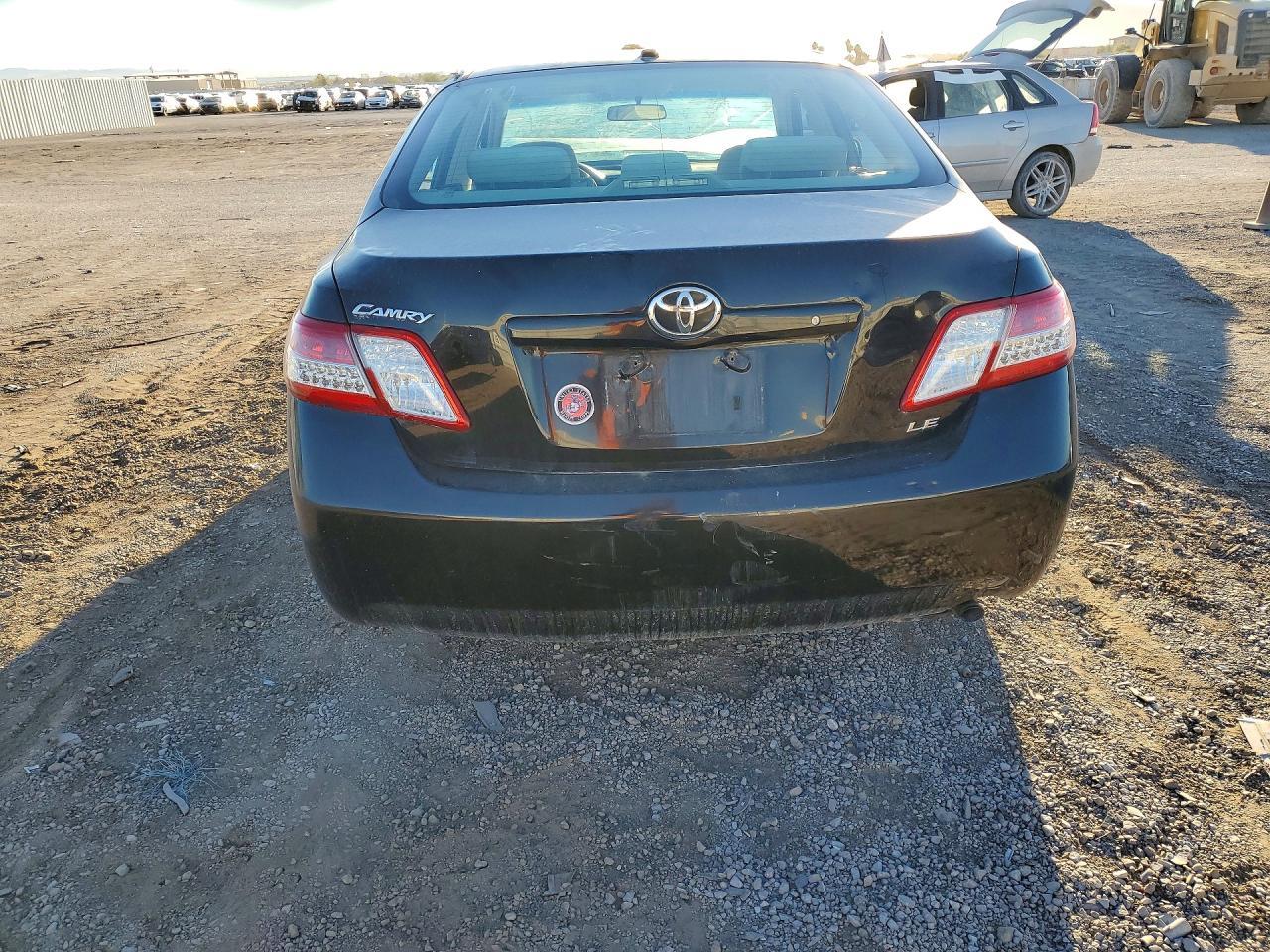 2010 Toyota Camry Le - Image 6