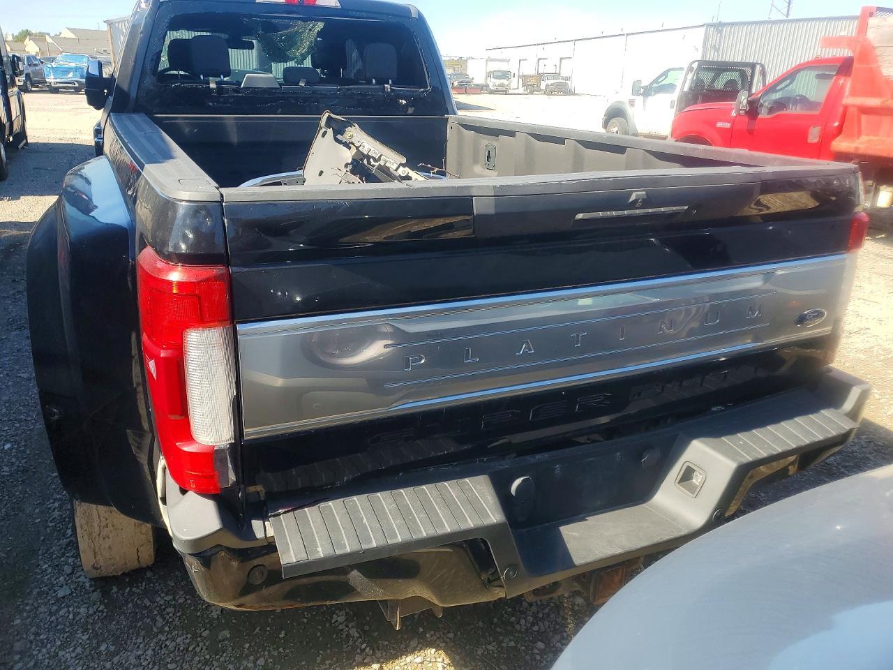 2017 Ford F450 Super Duty - Фото 6