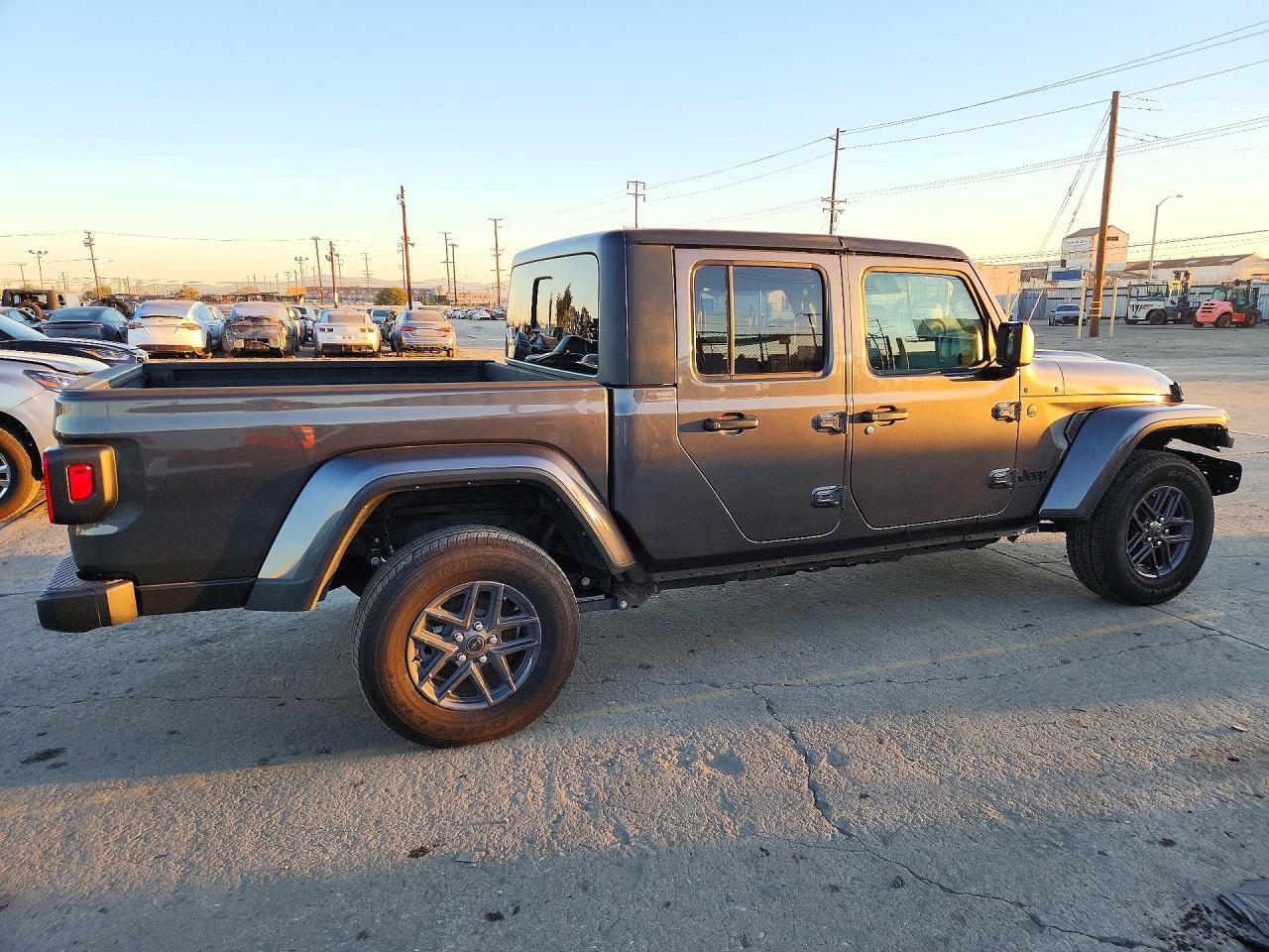 2025 Jeep Gladiator Sport - Фото 3