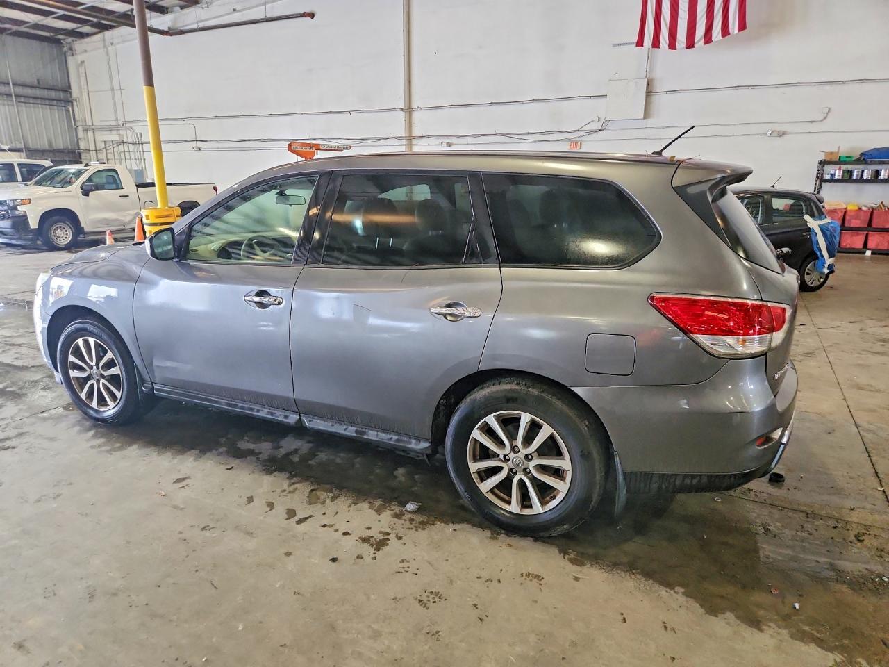 2015 Nissan Pathfinder S - Фото 2