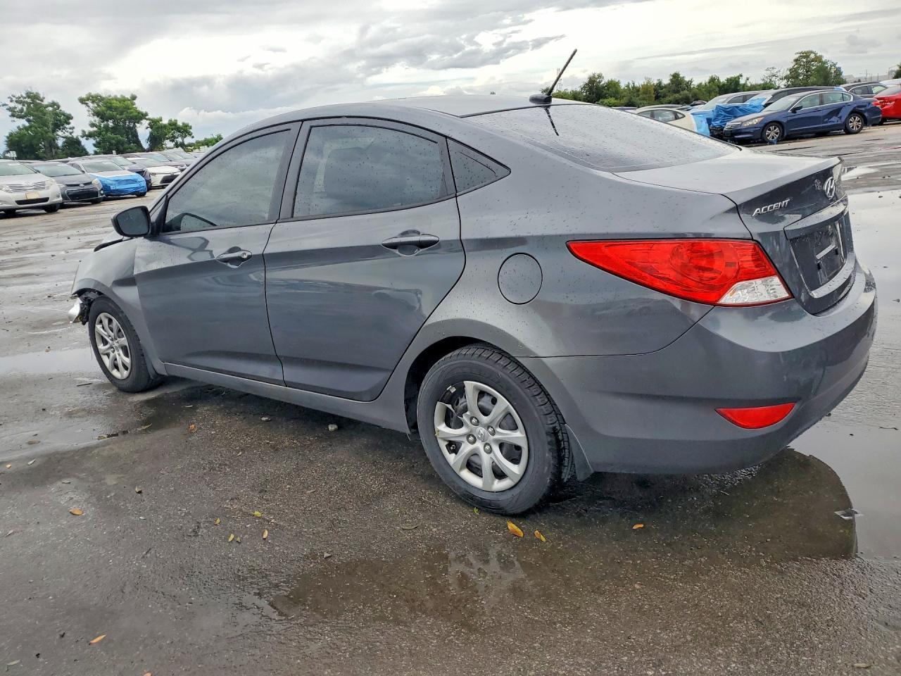 2013 Hyundai Accent Gls - Фото 2
