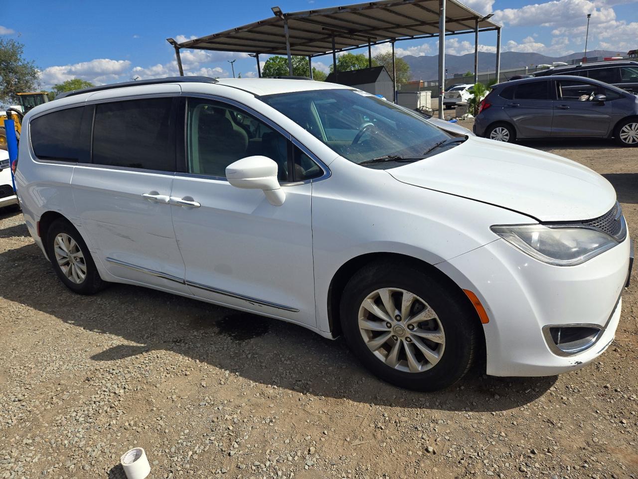 2019 Chrysler Pacifica Touring L - Image 4