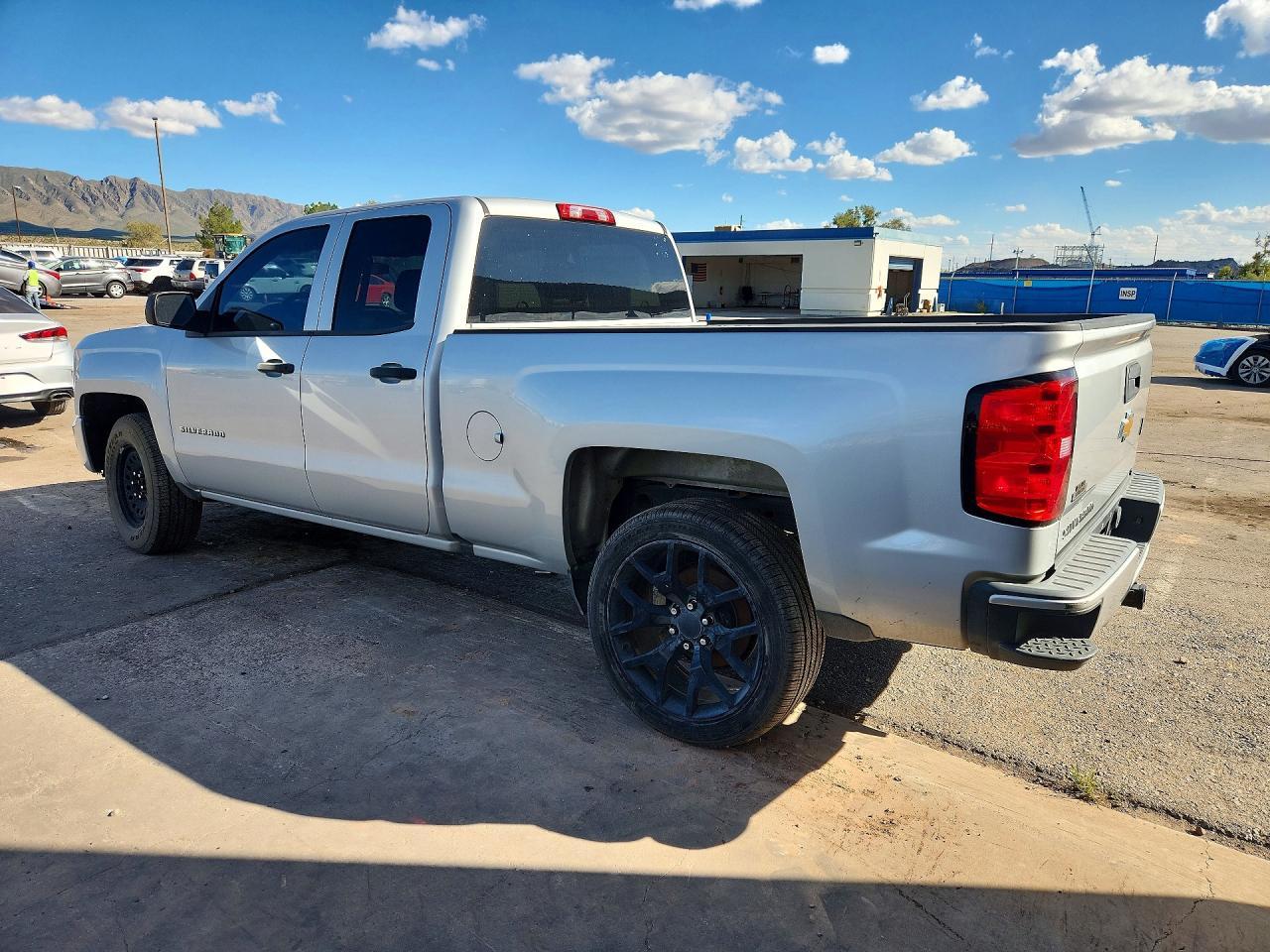 2017 Chevrolet Silverado C1500 Custom - Фото 2