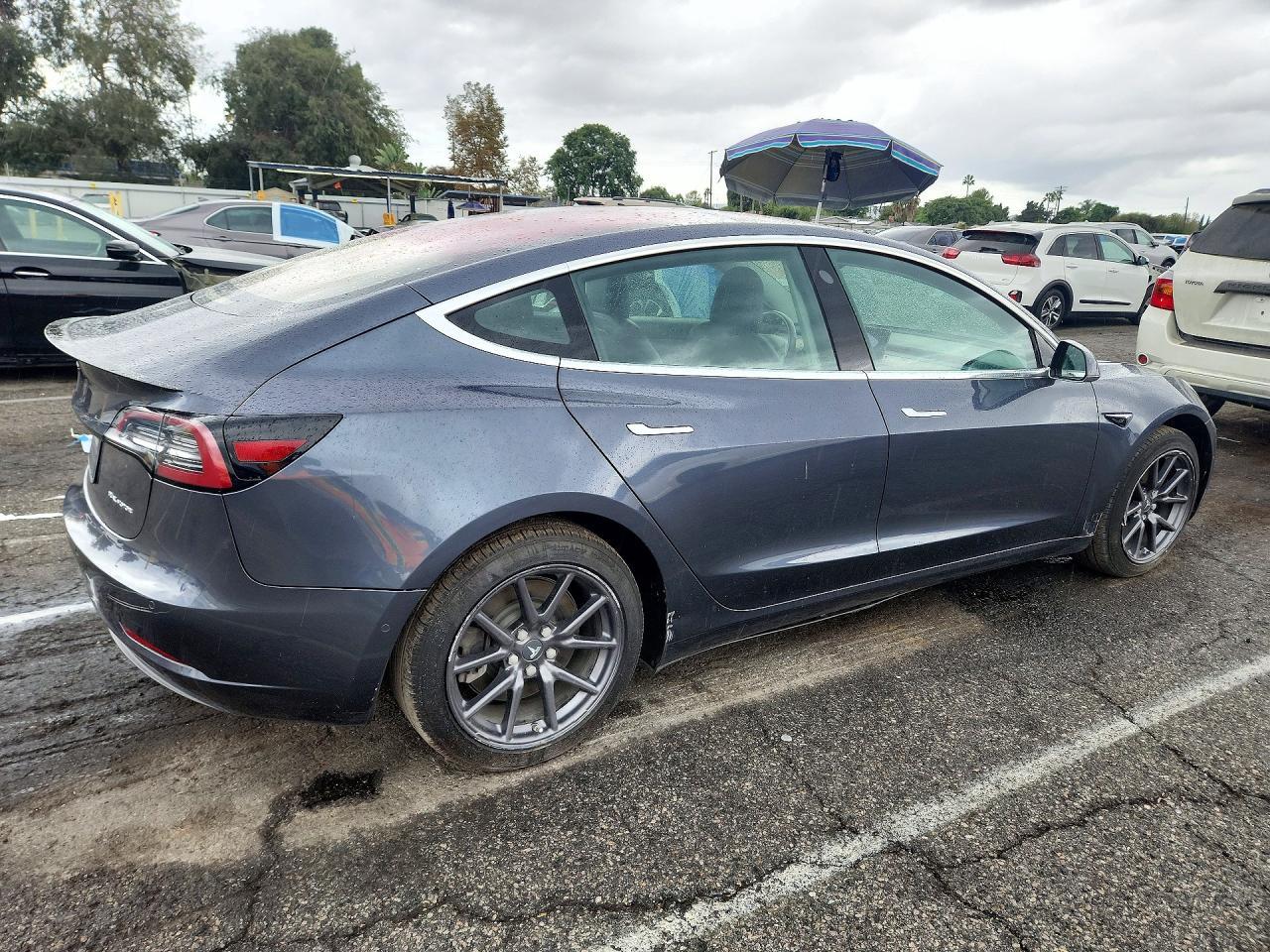 2018 Tesla Model 3 - Image 3