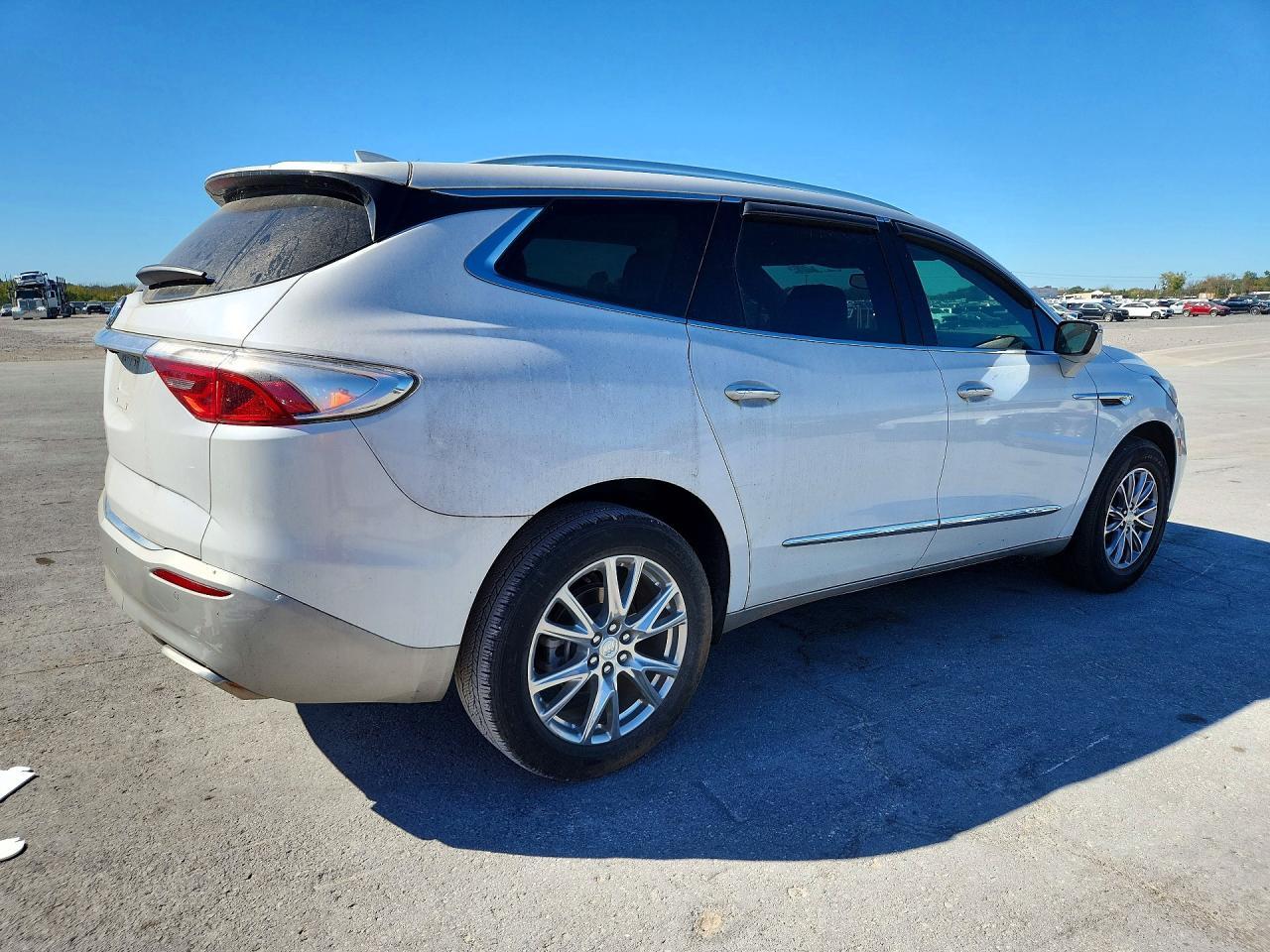 2022 Buick Enclave Essence - Image 3