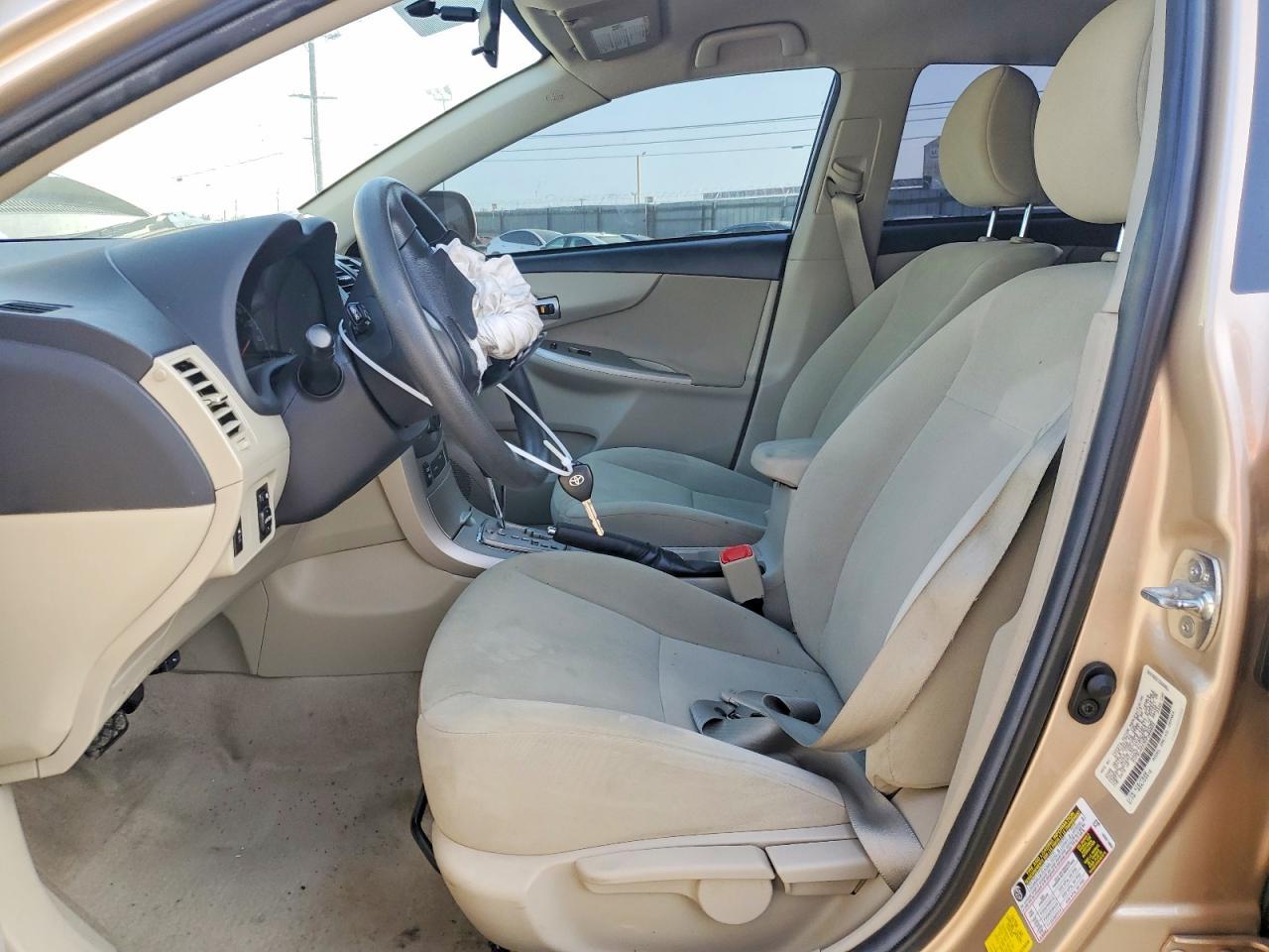 2013 Toyota Corolla Le - Image 7
