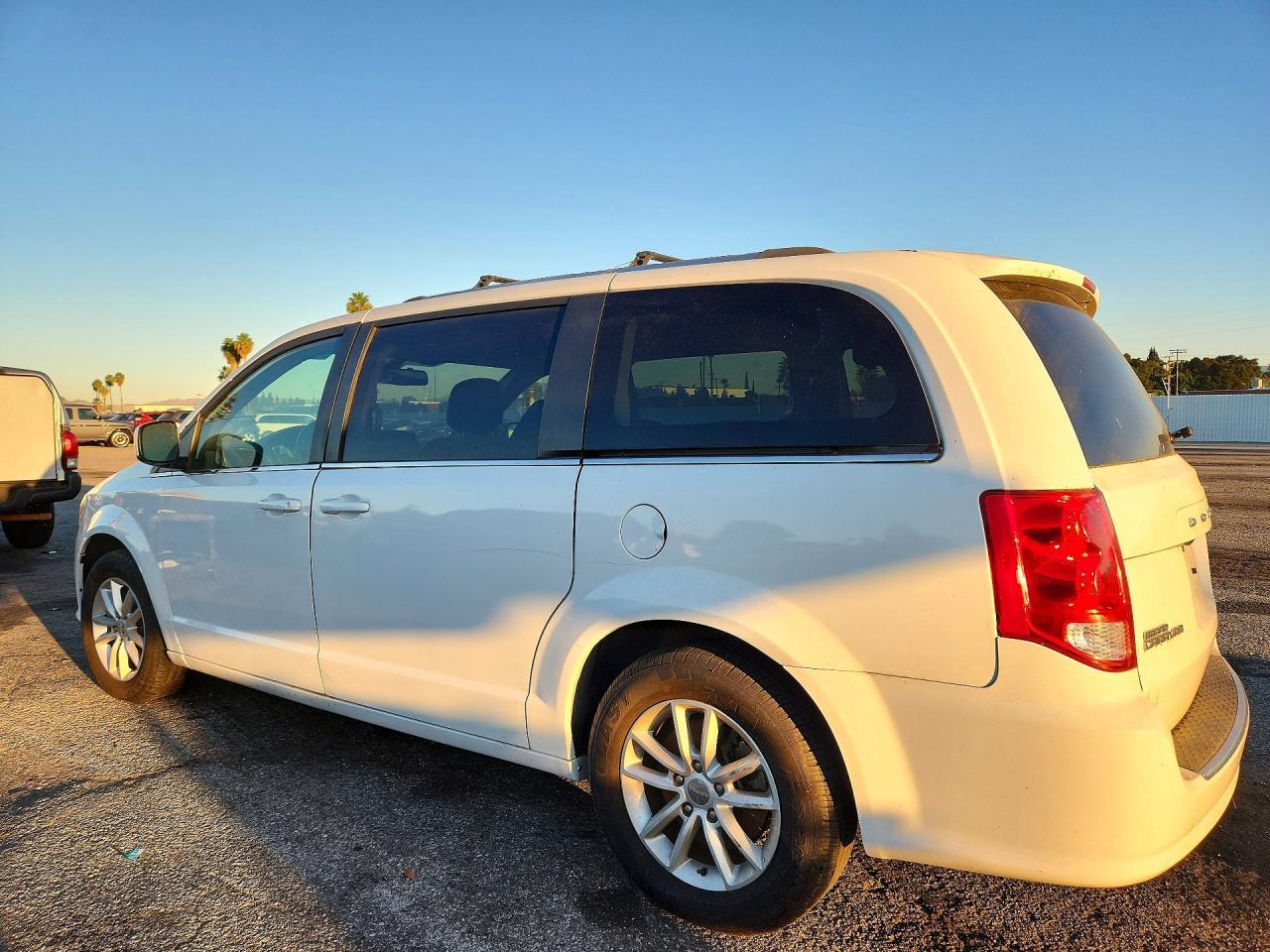 2019 Dodge Grand Caravan Sxt - Image 2