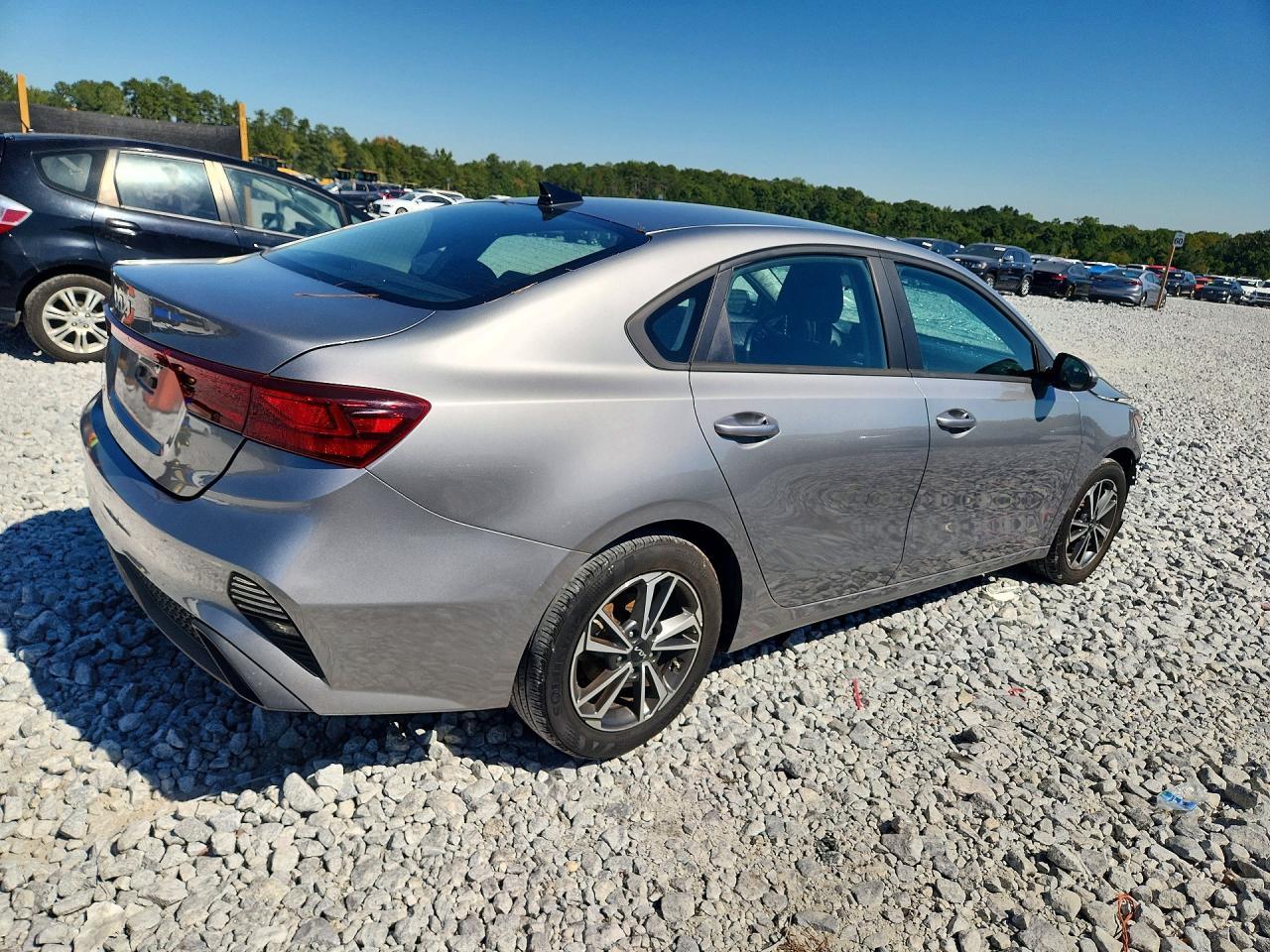 2022 Kia Forte Lxs - Фото 3
