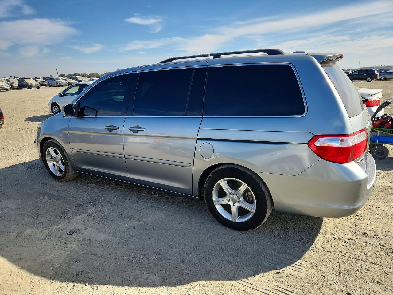 2006 Honda Odyssey Touring - Image 2
