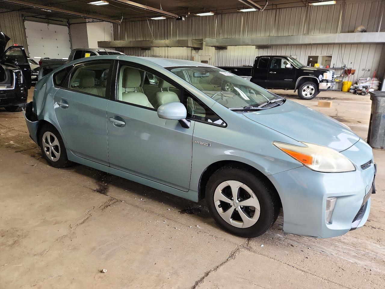 2013 Toyota Prius Three - Image 4