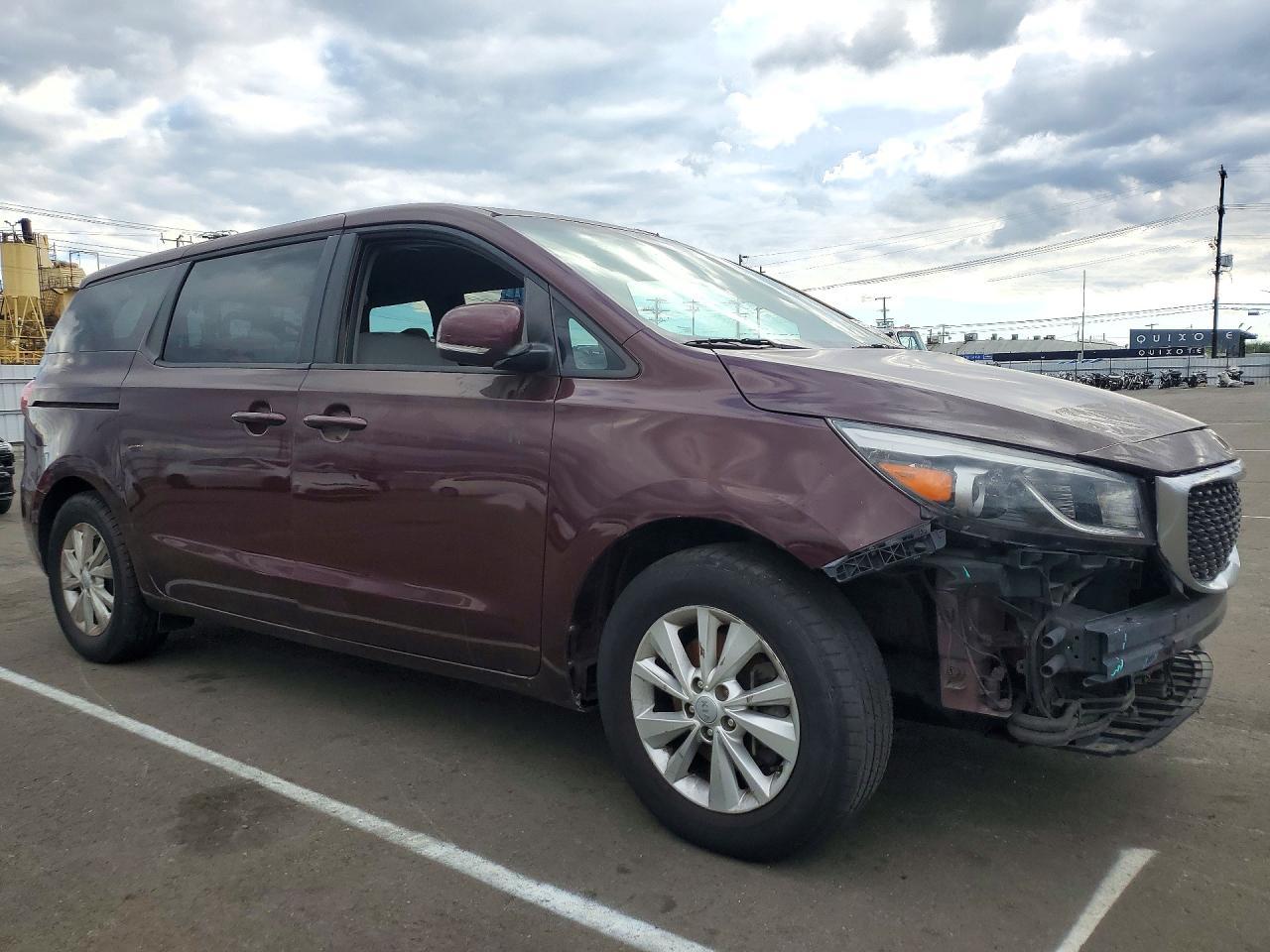 2017 Kia Sedona Lx - Image 4