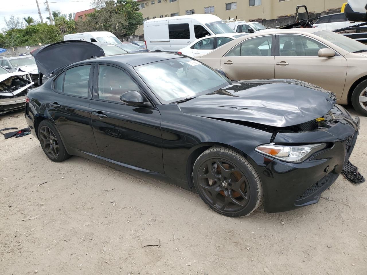 2021 Alfa Romeo Giulia Sport - Фото 4