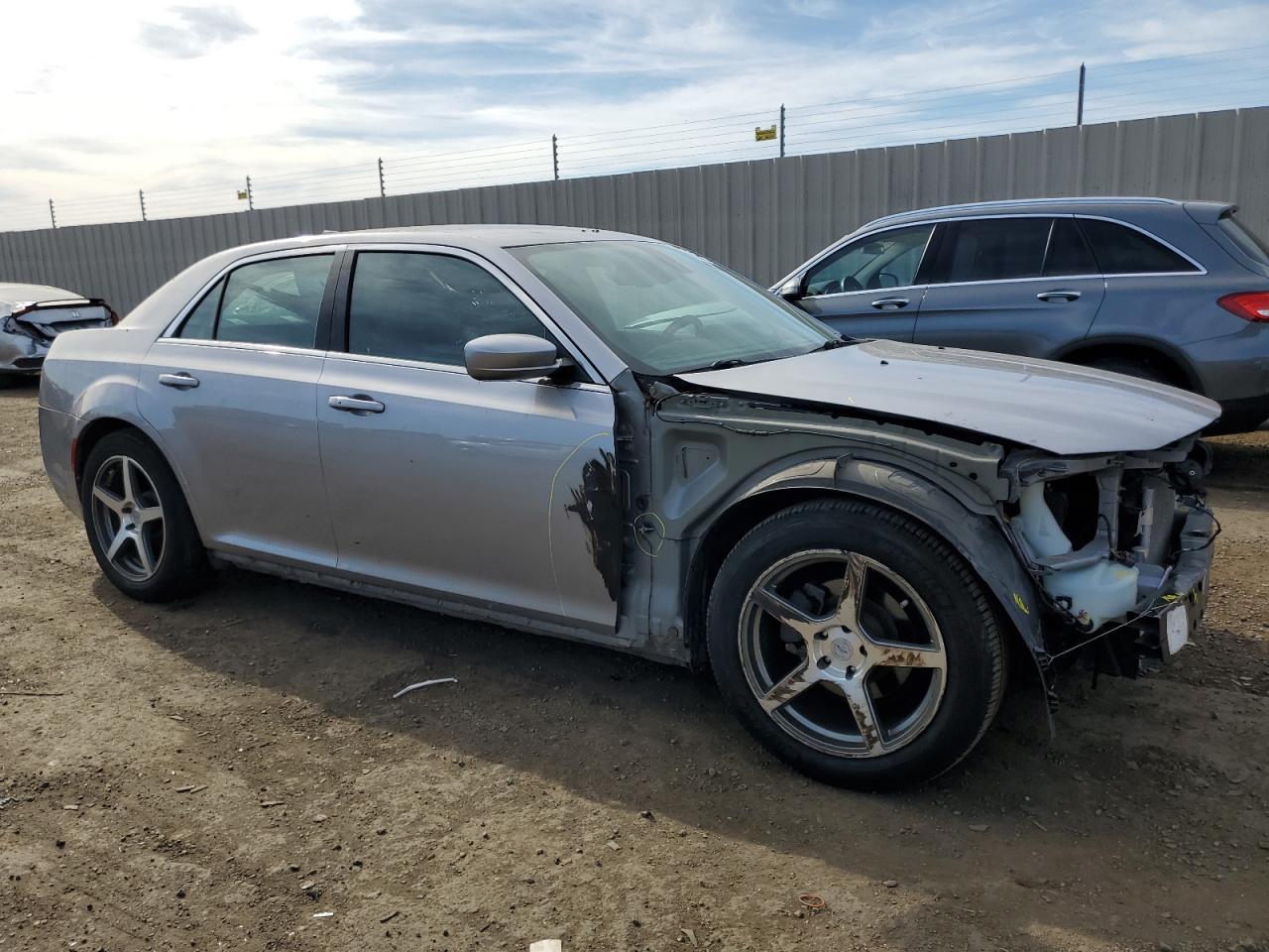 2016 Chrysler 300 Limited - Image 4