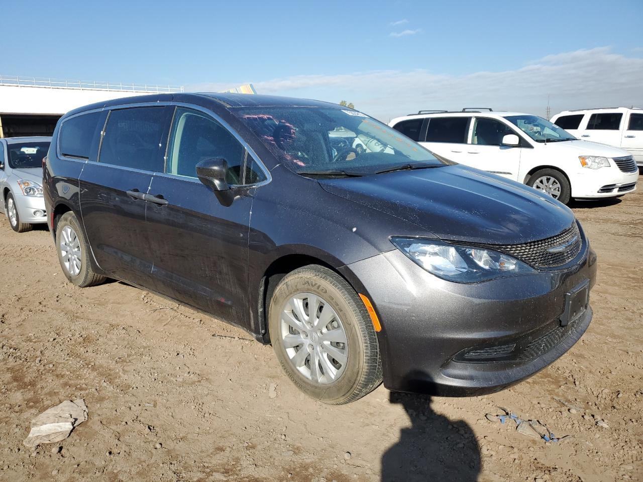 2021 Chrysler Voyager L - Image 4