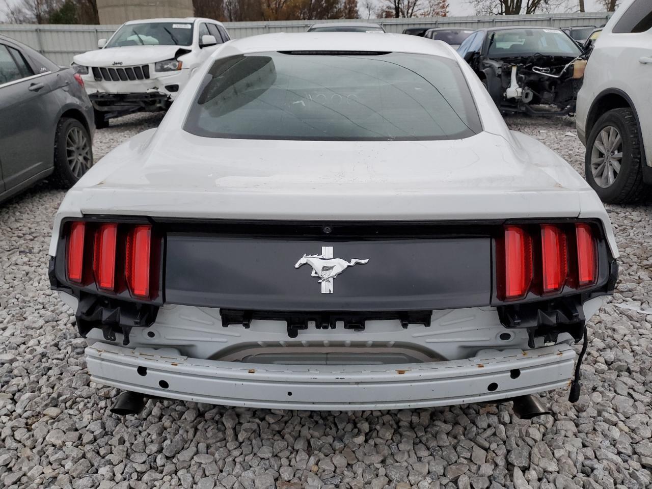 2017 Ford Mustang - Фото 6