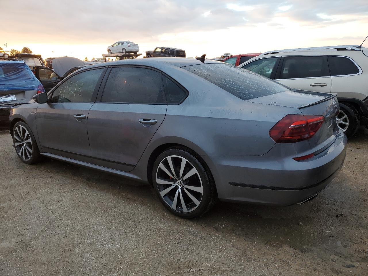 2018 Volkswagen Passat Gt - Image 2