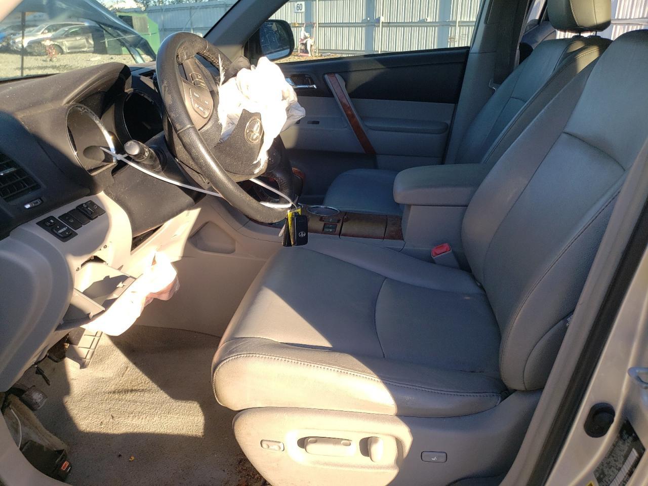 2010 Toyota Highlander Limited - Image 7